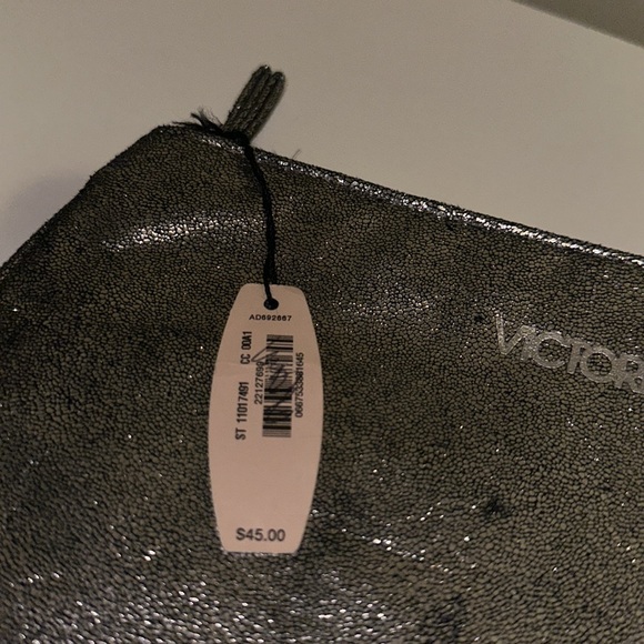 Victorias Secret Cosmetic Silver Metallic Purse Zipper Pouch New Makeup - Picture 3 of 4